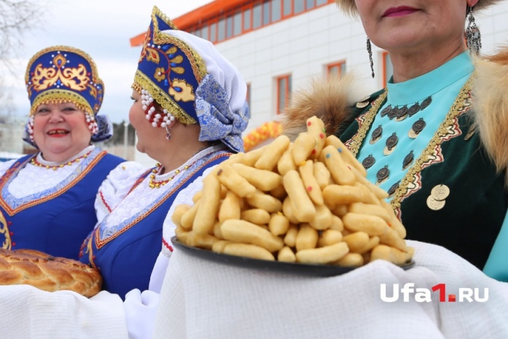 Медовое угощение будет весом 1300 кг Медовое угощение будет весом 1300 кг