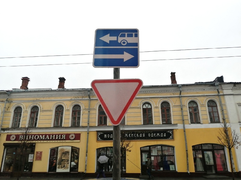 Дорожные знаки станут меньше: в Рыбинске начали ремонт улиц