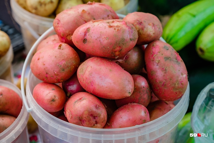 По данным Пермьстата, картошка за месяц подешевела на треть 
