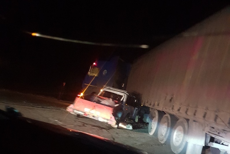 «Водитель фуры хотел развернуться»: на трассе в Волгоградской области «четверка» влетела в грузовик