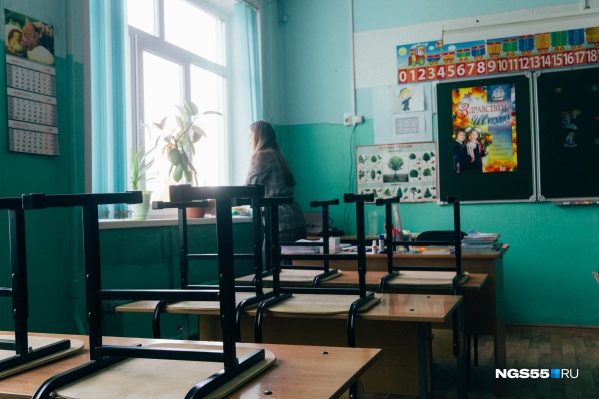 Учителя вынуждены работать по 12 часов в день, чтобы получать зарплату, хотя бы немного приближенную к цифрам Омскстата Учителя вынуждены работать по 12 часов в день, чтобы получать зарплату, хотя бы немного приближенную к цифрам Омскстата