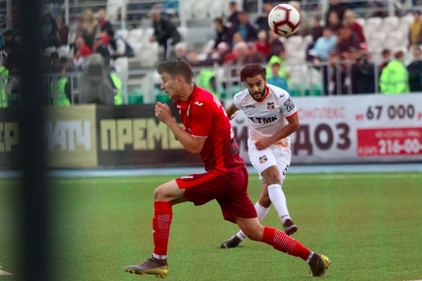«Урал» на равных играл с «Уфой», но все изменилось после удаления Брызгалова «Урал» на равных играл с «Уфой», но все изменилось после удаления Брызгалова