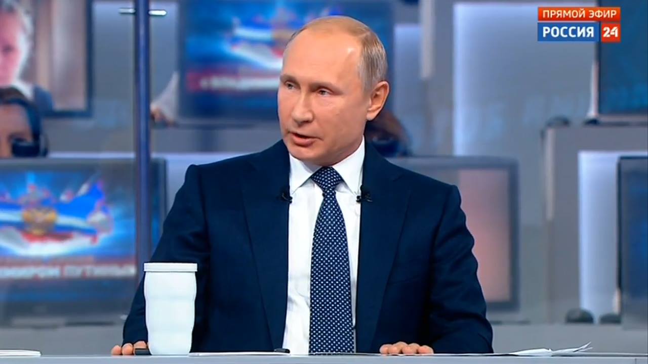 «Володя, ты не устал?»: Путин уже 3,5 часа ведет прямую линию