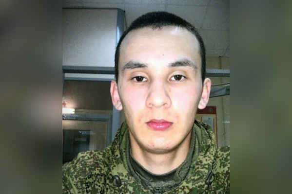 Денису было 19 лет Денису было 19 лет