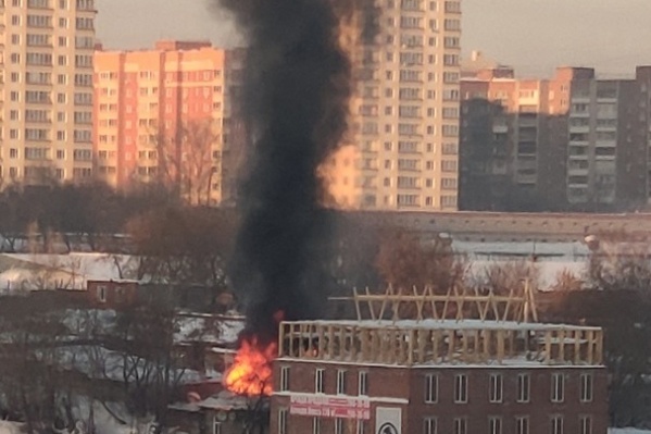 На место выехали пожарные На место выехали пожарные 