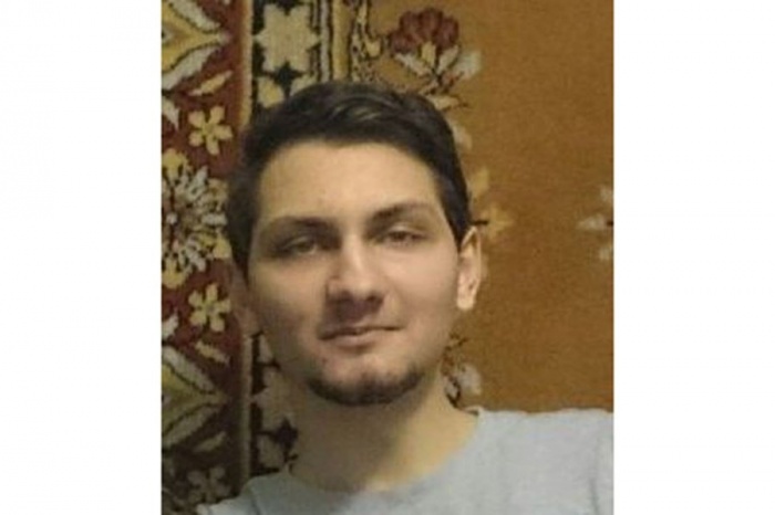 Владимир носит бороду, а на левой ладони у него есть шрам Владимир носит бороду, а на левой ладони у него есть шрам