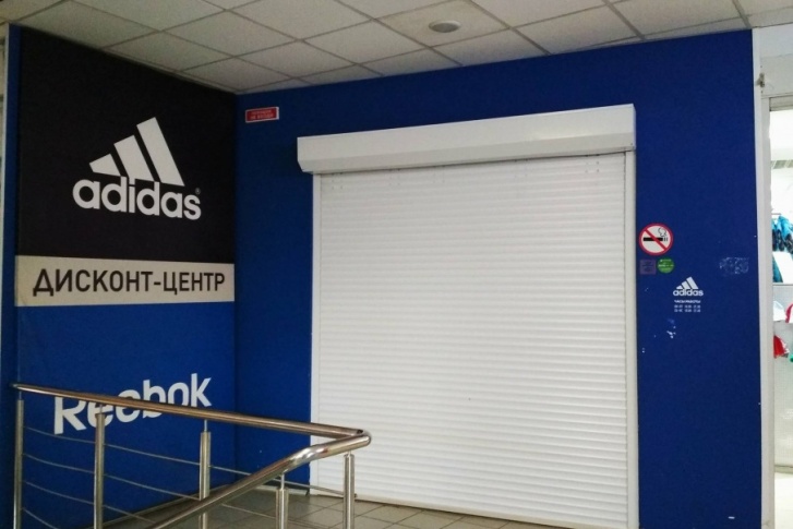 Магазин в центре Челябинска закрыт уже не первый день Магазин в центре Челябинска закрыт уже не первый день