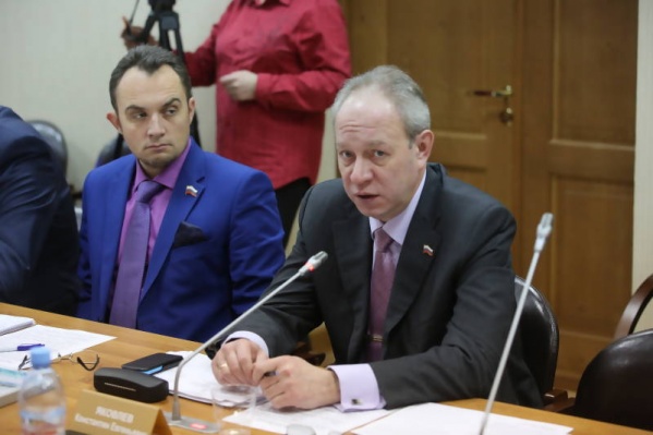 Депутат Яковлев собирал с предпринимателей деньги на лоббирование нужного закона Депутат Яковлев собирал с предпринимателей деньги на лоббирование нужного закона