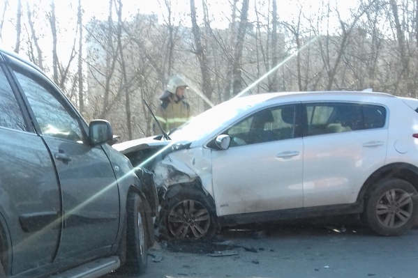 Авария усугубила и без того непростую дорожную ситуацию на Сухой Самарке Авария усугубила и без того непростую дорожную ситуацию на Сухой Самарке