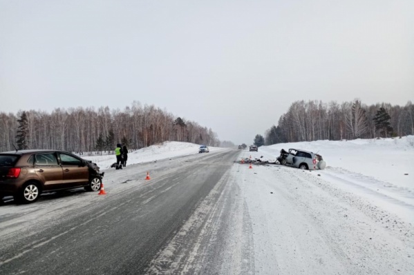 В аварии погибла женщина, ее дети и пассажиры другой машины получили травмы В аварии погибла женщина, ее дети и пассажиры другой машины получили травмы