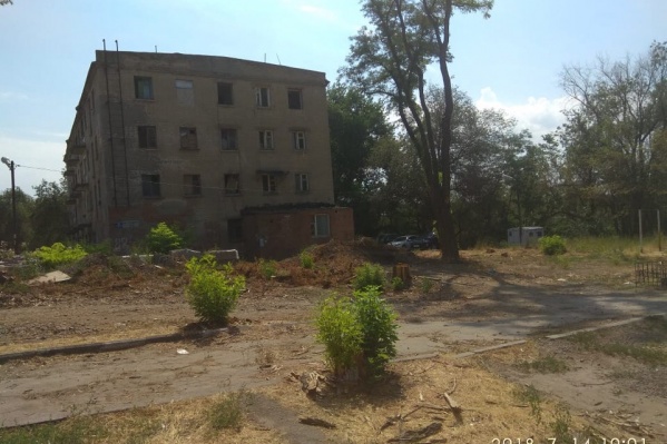 Сквер почти полностью снесли Сквер почти полностью снесли