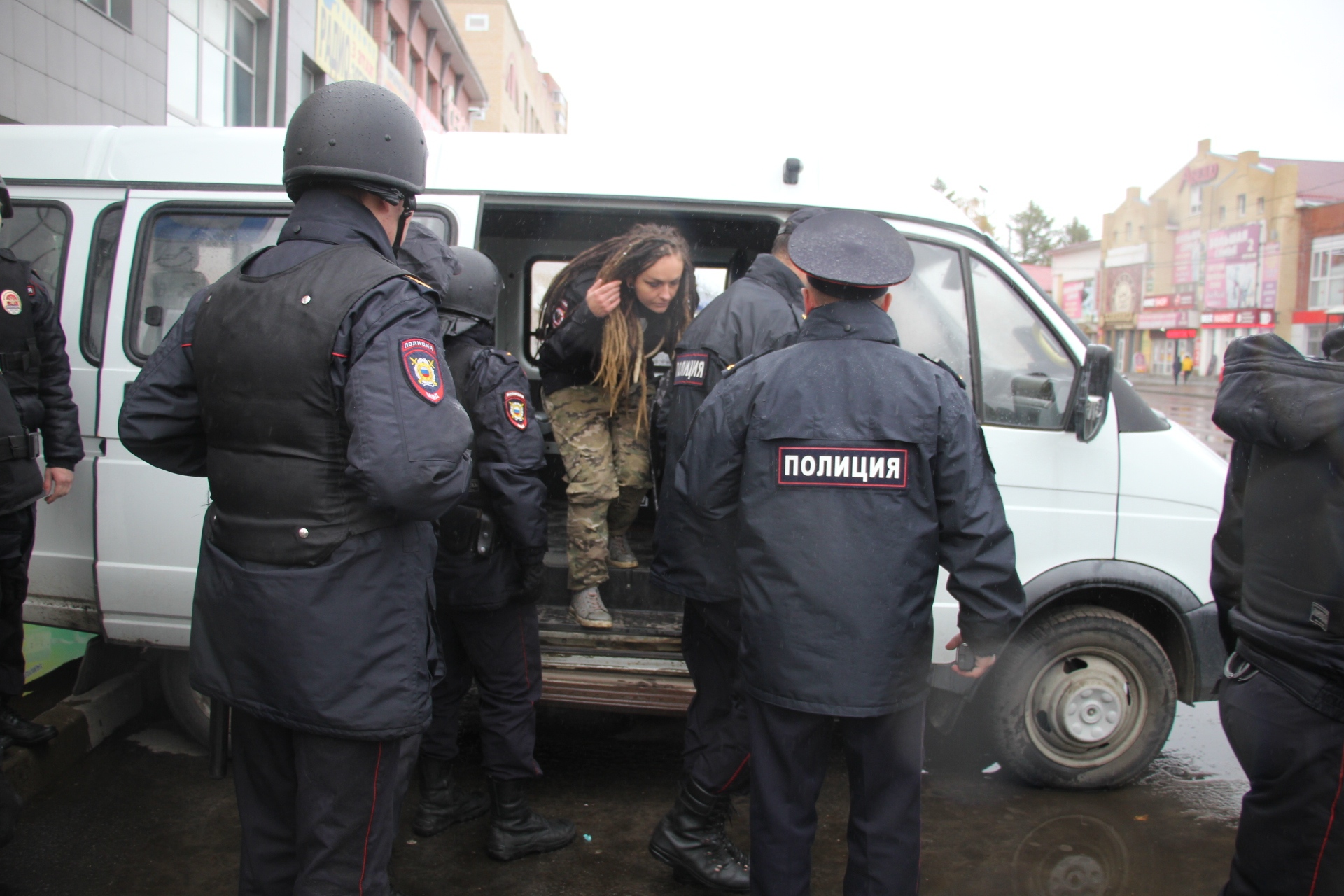 Каждой по 10 тысяч: в Архангельске осудили трёх участниц антимусорного митинга