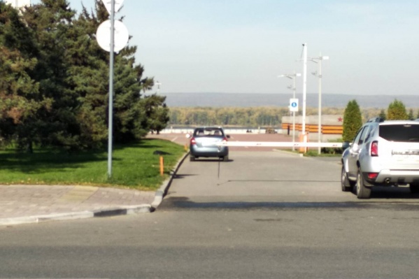 Мужчине стало плохо, когда он гулял по площади Славы Мужчине стало плохо, когда он гулял по площади Славы