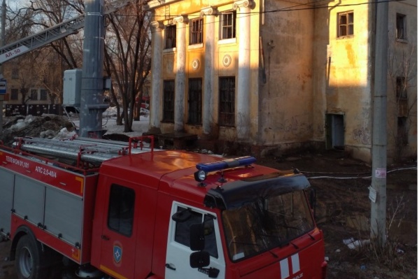 Горела кровля бывшего ДК Горела кровля бывшего ДК