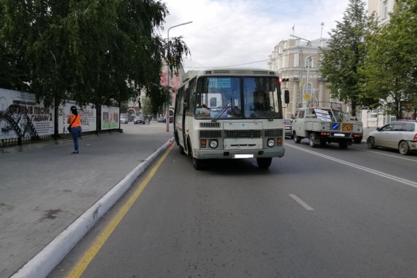  ДТП с участием автобуса произошло 28 августа: автобус начал движение раньше, чем успела выйти пенсионерка, она получила травмы ДТП с участием автобуса произошло 28 августа: автобус начал движение раньше, чем успела выйти пенсионерка, она получила травмы