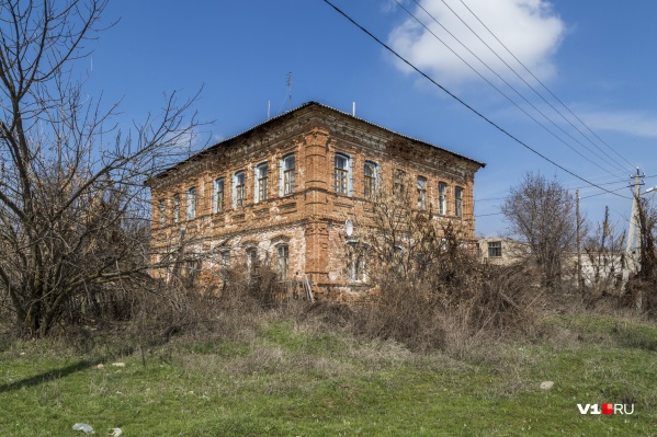 В список объектов культурного наследия дом не вошёл, как и не признали его аварийным В список объектов культурного наследия дом не вошёл, как и не признали его аварийным