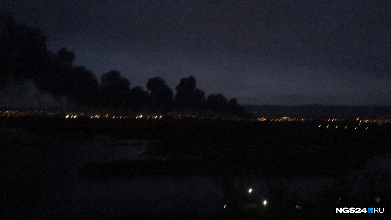 Дым от пожара в ночи Дым от пожара в ночи