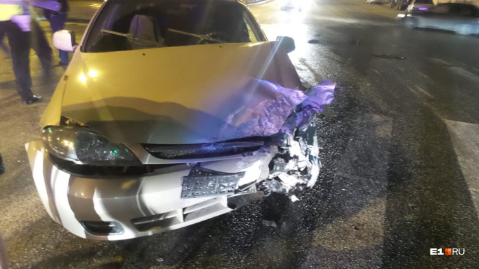 У обоих автомобилей разбита левая передняя часть У обоих автомобилей разбита левая передняя часть