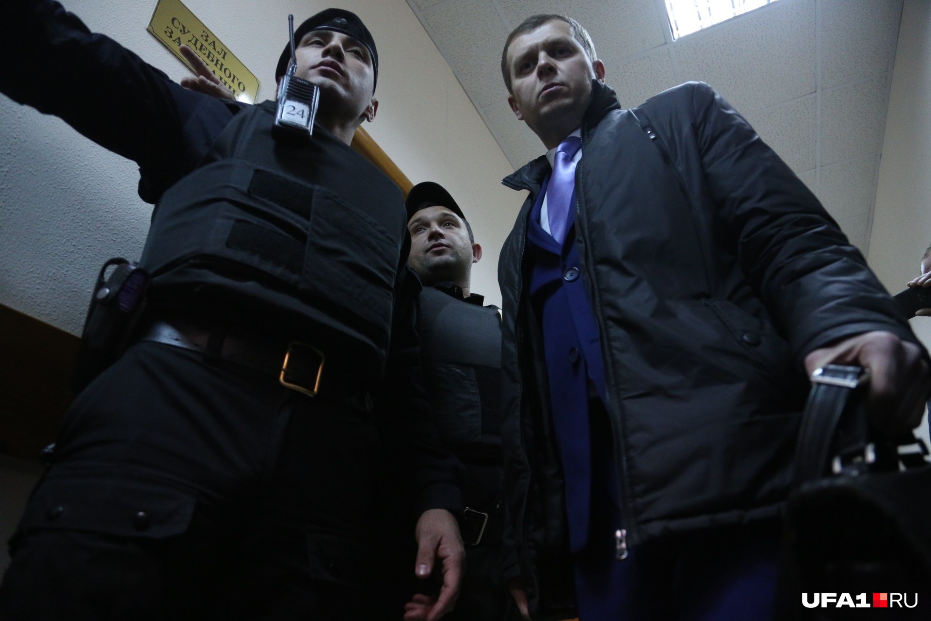 В суд прибыл гособвинитель, задержанных пока не доставили В суд прибыл гособвинитель, задержанных пока не доставили