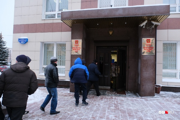 Водители пришли, чтобы написать заявление в прокуратуру Водители пришли, чтобы написать заявление в прокуратуру