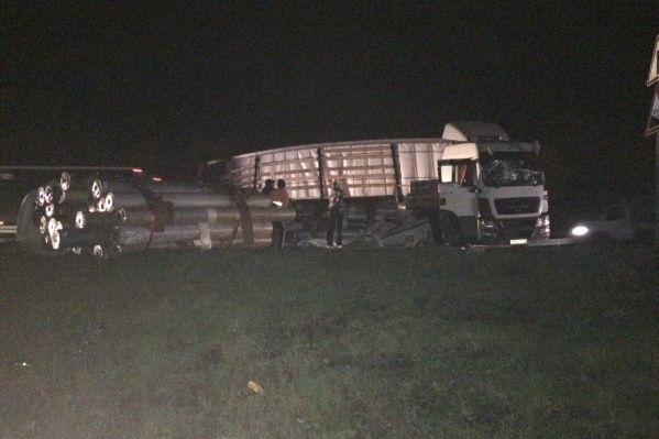 От удара треснул прицеп MAN От удара треснул прицеп MAN