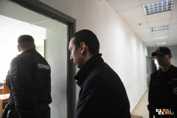 Владимира Васильева привезли в суд в наручниках Владимира Васильева привезли в суд в наручниках