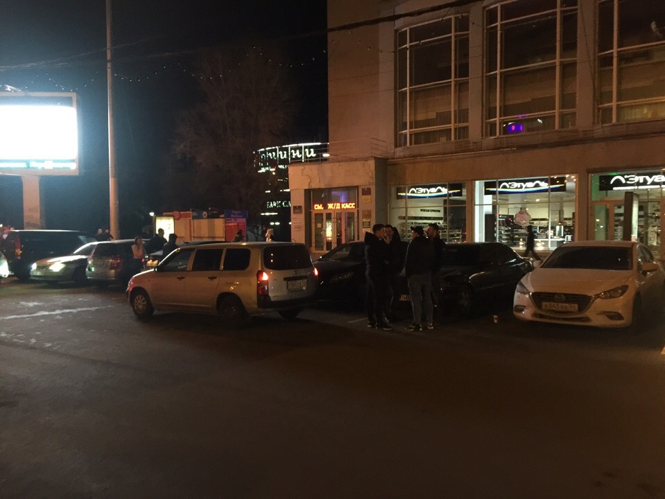 Многие новосибирцы приезжают на парковку, чтобы пообщаться и послушать музыку Многие новосибирцы приезжают на парковку, чтобы пообщаться и послушать музыку 