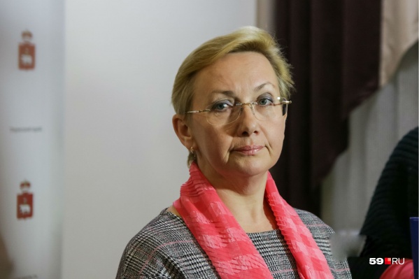 Светлана Денисова выступает за школьную форму Светлана Денисова выступает за школьную форму