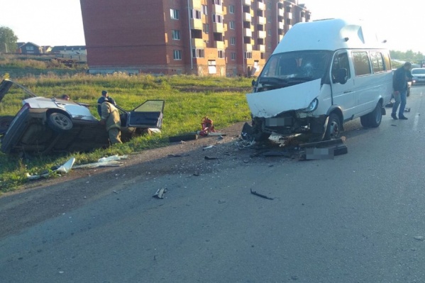Автобус возвращался из ремонта, поэтому пассажиров в салоне не было Автобус возвращался из ремонта, поэтому пассажиров в салоне не было