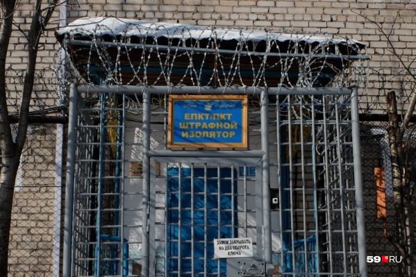 Находясь в штрафном изоляторе пятеро осужденных угрожали покончить с собой Находясь в штрафном изоляторе пятеро осужденных угрожали покончить с собой