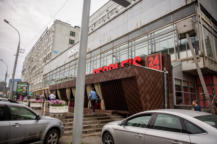 Инцидент у бара произошёл сегодня ночью — на утро 11 августа следов драки уже нет Инцидент у бара произошёл сегодня ночью — на утро 11 августа следов драки уже нет