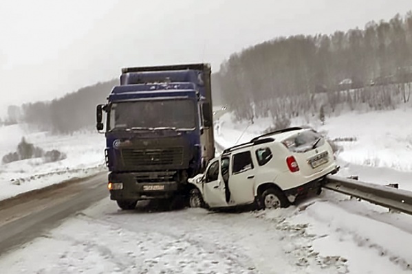 Водителя легкового автомобиля пришлось увезти в Мошковскую больницу Водителя легкового автомобиля пришлось увезти в Мошковскую больницу