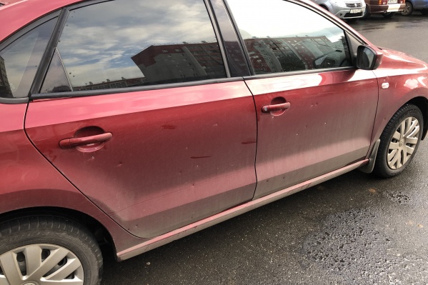 Автомобиль расстреляли в упор из пневматической винтовки Автомобиль расстреляли в упор из пневматической винтовки