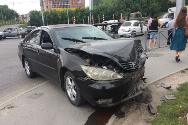 Авария случилась на перекрёстке Красного проспекта и улицы Георгия Колонды Авария случилась на перекрёстке Красного проспекта и улицы Георгия Колонды