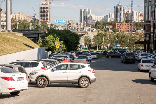 Подсудимый высматривал в городе машины, которые подолгу стояли на одном месте Подсудимый высматривал в городе машины, которые подолгу стояли на одном месте