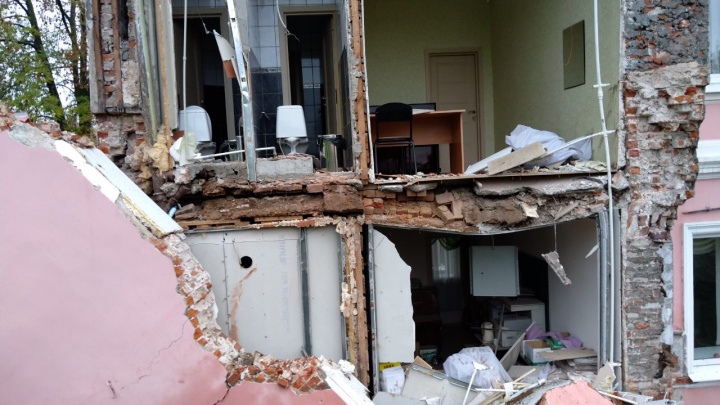 В Нижнем Новгороде обрушилась стена духовного училища