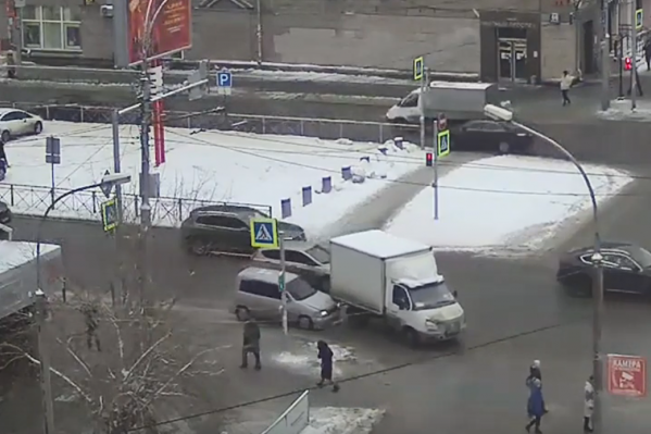 Столкновение на Красном проспекте Столкновение на Красном проспекте