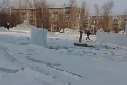 Все ледяные скульптуры сломали Все ледяные скульптуры сломали 