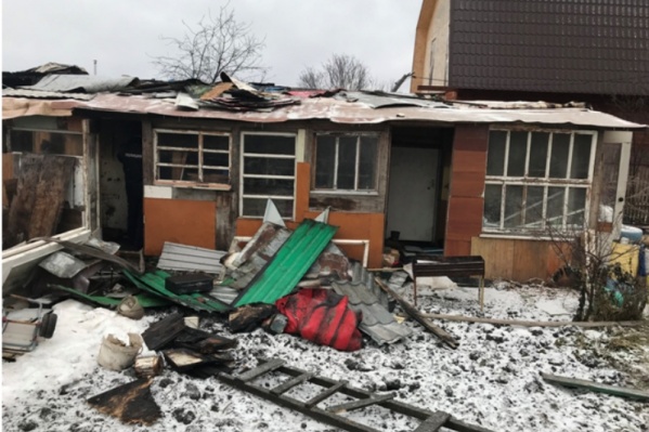 Пожар в дачном доме произошел неслучайно. Это выяснили следователи в процессе сбора доказательной базы Пожар в дачном доме произошел неслучайно. Это выяснили следователи в процессе сбора доказательной базы