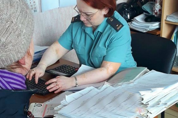 Женщина нигде не работает Женщина нигде не работает