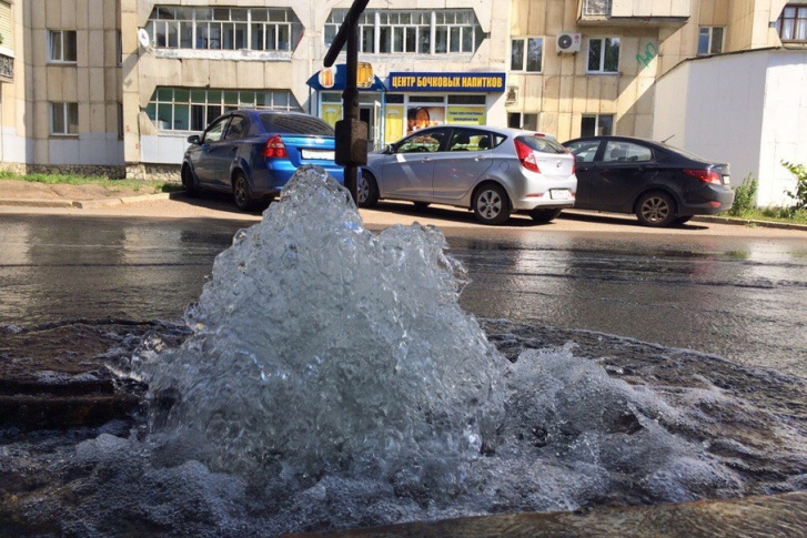 Вода бьёт ключом Вода бьёт ключом