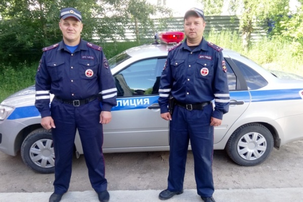 Старший лейтенант полиции Сергей Лобанов и лейтенант полиции Василий Трефилов не оставили человека в беде Старший лейтенант полиции Сергей Лобанов и лейтенант полиции Василий Трефилов не оставили человека в беде
