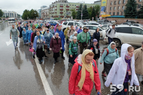 Перекрытие движения из-за крестного хода будет с 10:00 до 14:00 Перекрытие движения из-за крестного хода будет с 10:00 до 14:00