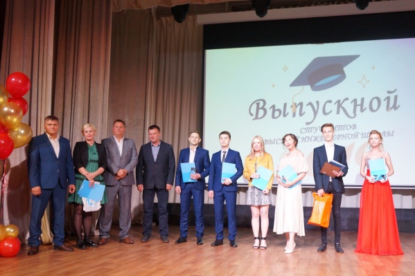 Десять выпускников Высшей инженерной школы закончили обучение с красным дипломом Десять выпускников Высшей инженерной школы закончили обучение с красным дипломом