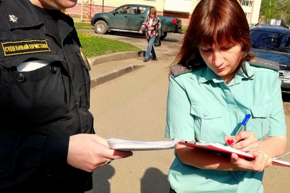 Забирать детей пришлось приставам Забирать детей пришлось приставам