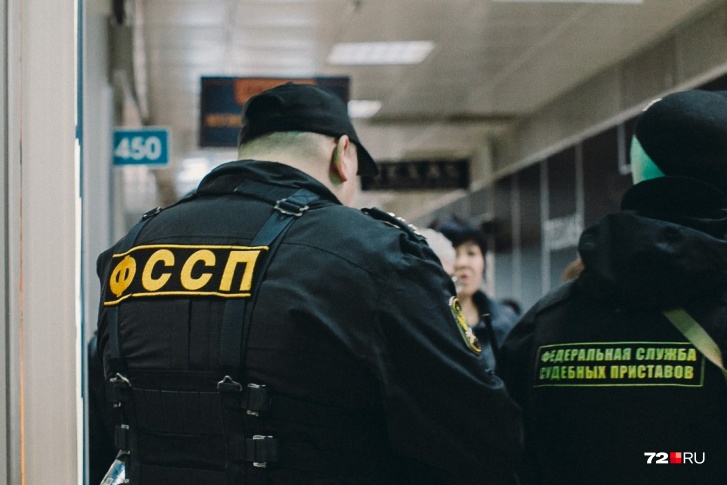 Девушка решила поменять город, чтобы избавиться от долгов, но новый работодатель не дал ей этого сделать Девушка решила поменять город, чтобы избавиться от долгов, но новый работодатель не дал ей этого сделать