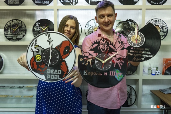 У Павла и Ксении Полухиных получилось сделать неплохой бизнес на продаже часов из винила У Павла и Ксении Полухиных получилось сделать неплохой бизнес на продаже часов из винила