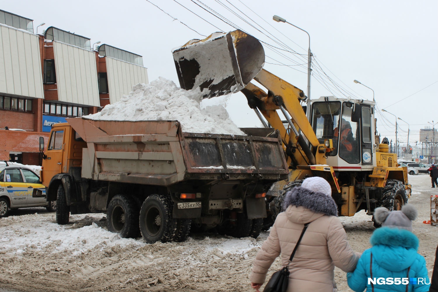 Рабочий омск. Омск рабочие. Омск район рабочие. Автобаза Ильинская вывоз снега. Промел снег.