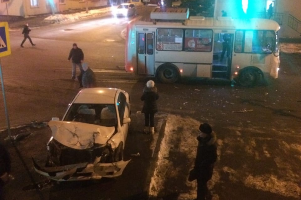 В аварии пострадала женщина — пассажир иномарки В аварии пострадала женщина — пассажир иномарки