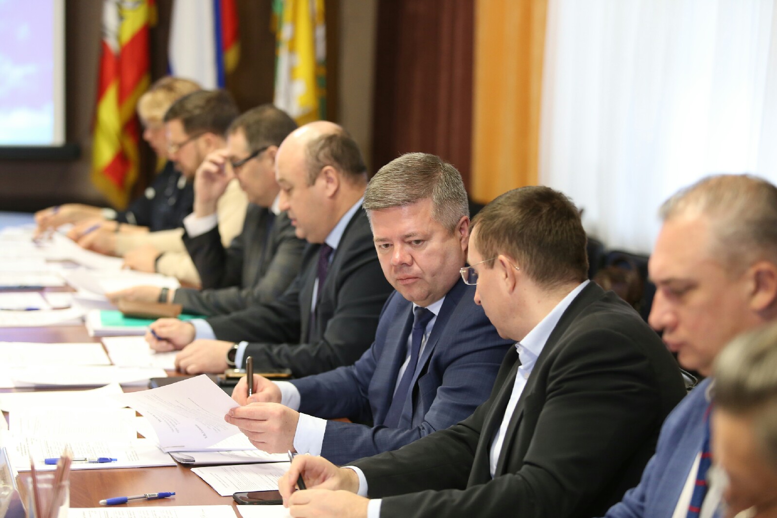 Получасовой перерыв завершился, члены комиссии вновь готовы работать Получасовой перерыв завершился, члены комиссии вновь готовы работать